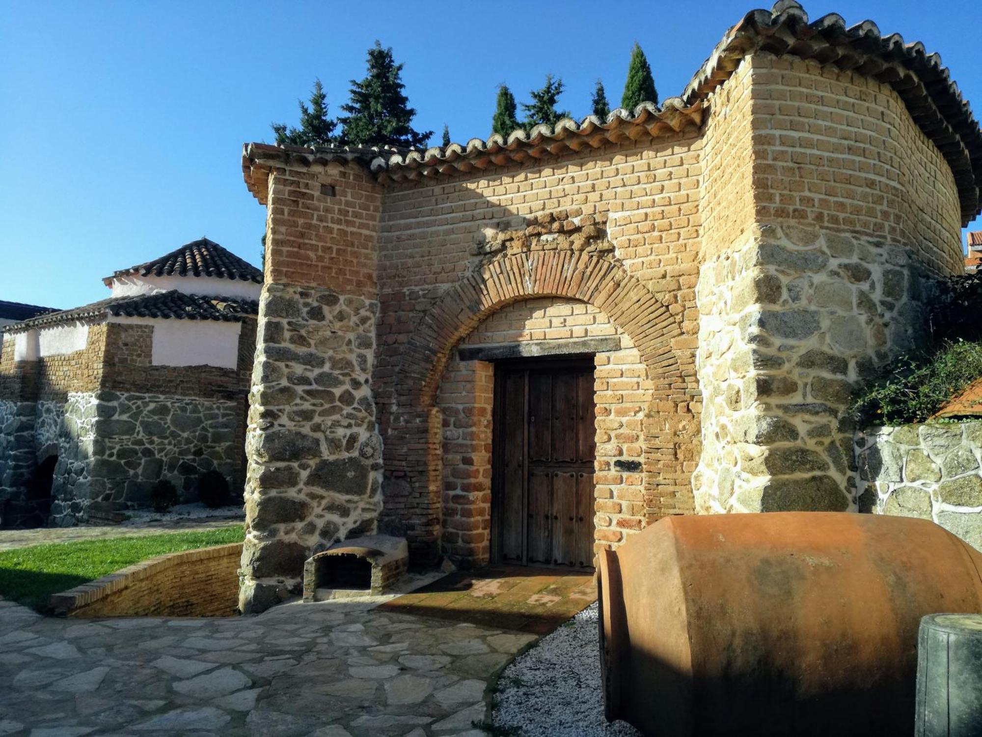 Ruralrut-El Tiemblo Wifi, Cabina De Hidromasaje, Aire Acondicionado Y A Pocos Metros De Zonas De Bano Naturales Eksteriør billede