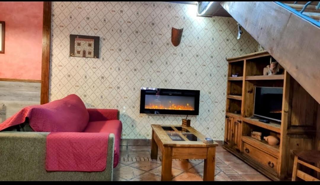 Ruralrut-El Tiemblo Wifi, Cabina De Hidromasaje, Aire Acondicionado Y A Pocos Metros De Zonas De Bano Naturales Eksteriør billede